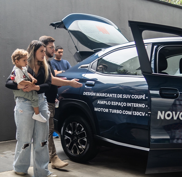 Consultor Kikoautos no atendimento ao cliente